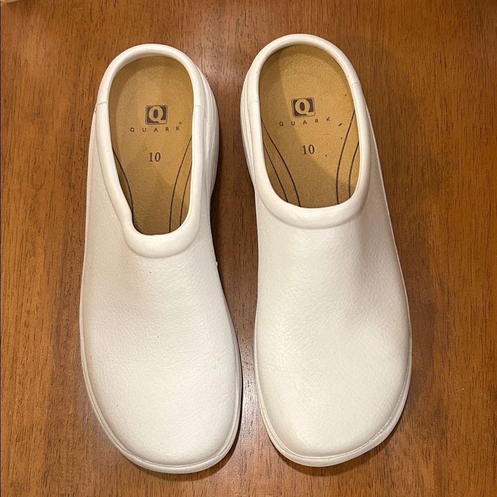 Quarks Women’s Nursing Slip ons